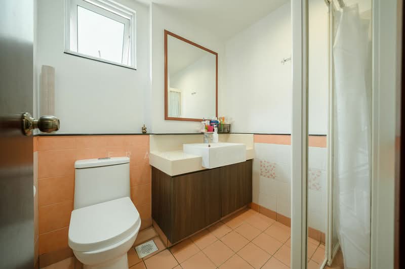 Euphony Gardens, 7 Jalan Mata Ayer, 3 Bedrooms, 1,197 sqft, Condominium For Sale, by Frank Choo, 500201193 - Bathroom - PropertyGuru.com.sg