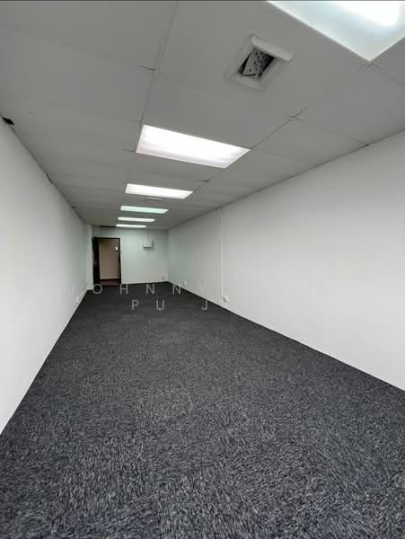 Golden Mile Tower, 6001 Beach Road, 462 sqft, Office For Sale, by Johnny Chia Pu Joo, 500201199 - Interior - CommercialGuru.com.sg