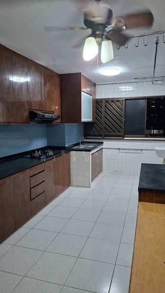 261 Jurong East Street 24, 261 Jurong East Street 24, 2 Bedrooms, 732 sqft, HDB Flat For Sale, by Masilamani Kumara Velu, 500201214 - Kitchen - PropertyGuru.com.sg