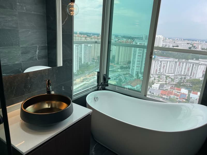 Bishan Point, 61 Bright Hill Drive, 3 Bedrooms, 1,270 sqft, Condominium For Sale, by Linda Lau, 500201222 - Master Bathroom - PropertyGuru.com.sg