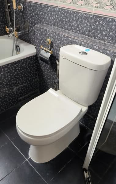 Astoria Park, 28 Lorong Mydin, 3 Bedrooms, 1,195 sqft, Condominium For Rent, by SK Lam, 500201227 - Bathroom - PropertyGuru.com.sg