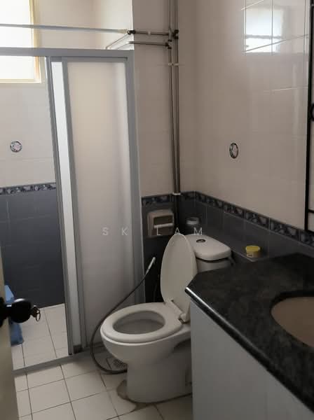 Astoria Park, 28 Lorong Mydin, 3 Bedrooms, 1,195 sqft, Condominium For Rent, by SK Lam, 500201227 - Bathroom - PropertyGuru.com.sg