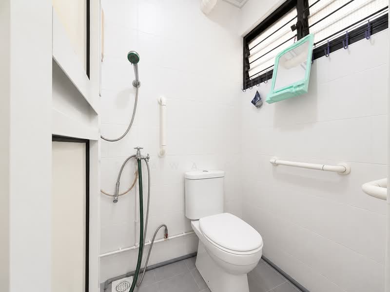 210 Serangoon Central, 210 Serangoon Central, 2 Bedrooms, 689 sqft, HDB Flat For Sale, by Shawa G B, 500201228 - Common Bathroom - PropertyGuru.com.sg