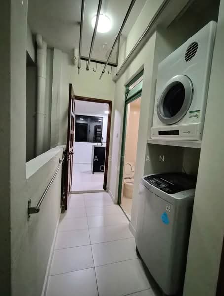 Merawoods, , 3 Bedrooms, 1,350 sqft, Condominium For Rent, by Sebastian Wong, 500201247 - Corridor - PropertyGuru.com.sg