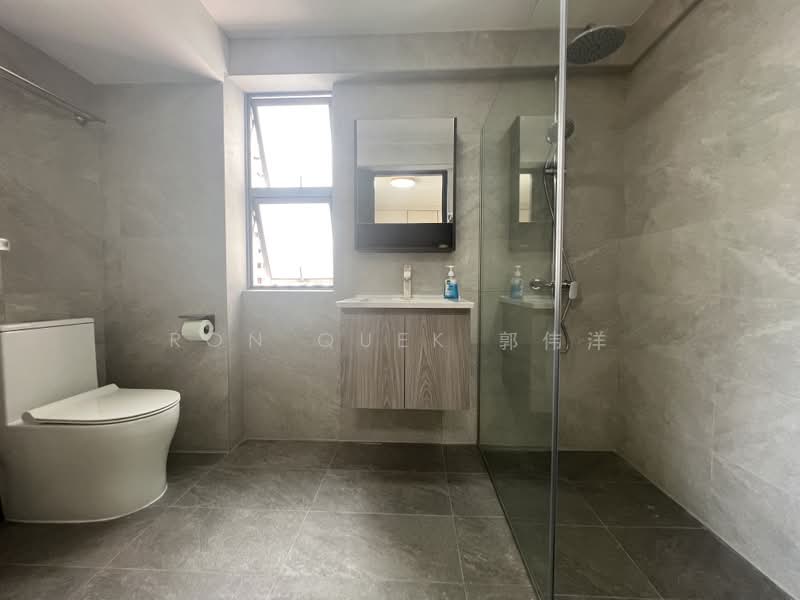 Aquarius By The Park, 13 Bedok Reservoir View, 3 Bedrooms, 1,206 sqft, Condominium For Sale, by Ron Quek 郭伟洋, 500201259 - Master Bathroom - PropertyGuru.com.sg