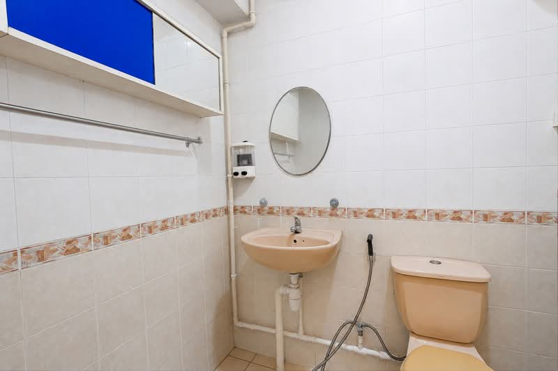 102B Punggol Field, 102B Punggol Field, 3 Bedrooms, 1,184 sqft, HDB Flat For Sale, by Elaine Wong, 500201260 - Bathroom - PropertyGuru.com.sg