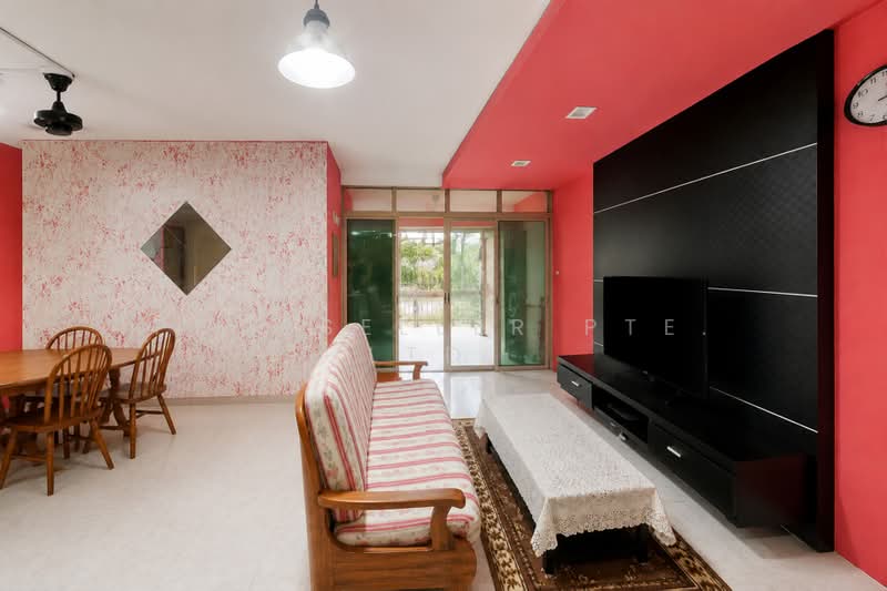 102B Punggol Field, 102B Punggol Field, 3 Bedrooms, 1,184 sqft, HDB Flat For Sale, by Elaine Wong, 500201260 - Living Room - PropertyGuru.com.sg