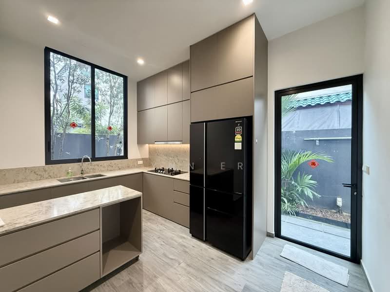 Kovan MRT- 3.5 storey Semi D Award Winning Designer House, , 7 Bedrooms, 6,600 sqft, Semi-Detached House For Sale, by Lynn Er, 500201261 - Kitchen - PropertyGuru.com.sg
