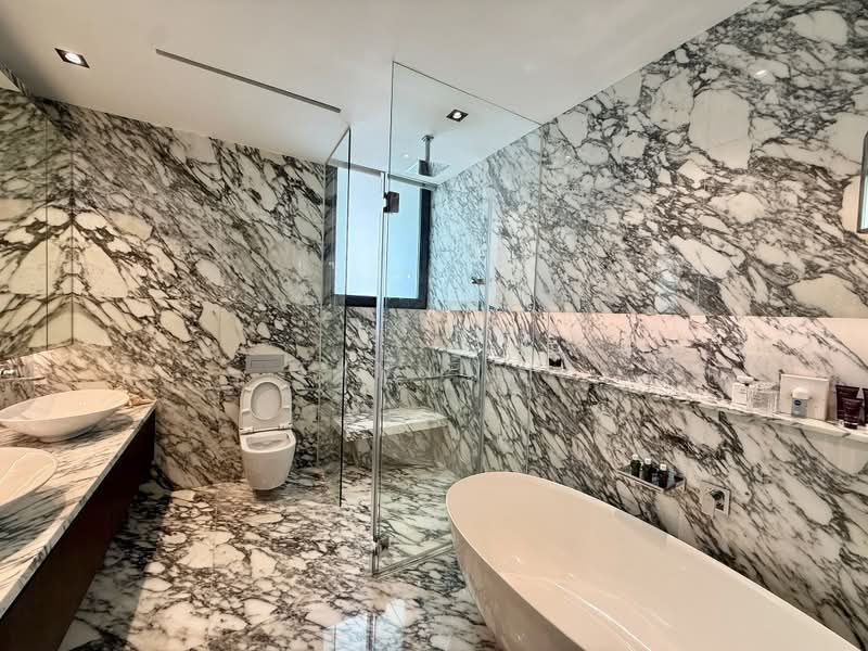 Kovan MRT- 3.5 storey Semi D Award Winning Designer House, , 7 Bedrooms, 6,600 sqft, Semi-Detached House For Sale, by Lynn Er, 500201261 - Bathroom - PropertyGuru.com.sg