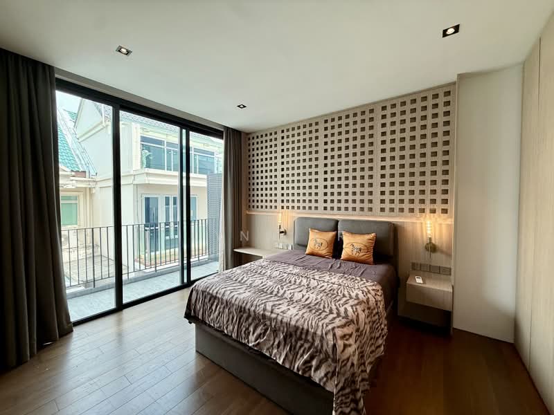 Kovan MRT- 3.5 storey Semi D Award Winning Designer House, , 7 Bedrooms, 6,600 sqft, Semi-Detached House For Sale, by Lynn Er, 500201261 - Bedroom - PropertyGuru.com.sg