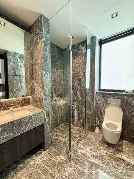 Kovan MRT- 3.5 storey Semi D Award Winning Designer House, , 7 Bedrooms, 6,600 sqft, Semi-Detached House For Sale, by Lynn Er, 500201261 - Bathroom - PropertyGuru.com.sg