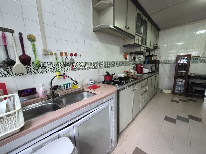 486 Pasir Ris Drive 4, 486 Pasir Ris Drive 4, 4 Bedrooms, 1,302 sqft, HDB Flat For Sale, by Sheryl Chan, 500201263 - Kitchen - PropertyGuru.com.sg