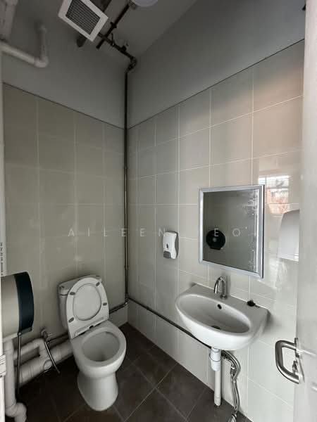 Hersing Kitchen @ Tampines, 21 Tampines Street 92, 1,657 sqft, Factory / Workshop (B2) For Rent, by Aileen Yeo, 500201264 - Bathroom - CommercialGuru.com.sg
