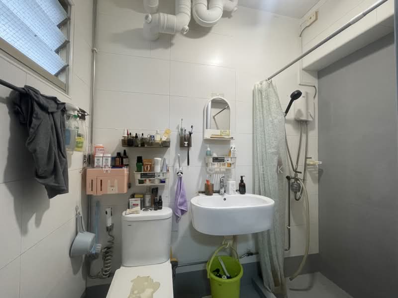 124B Rivervale Drive, 124B Rivervale Drive, 3 Bedrooms, 968 sqft, HDB Flat For Sale, by Weiting Bek, 500201275 - Bathroom - PropertyGuru.com.sg