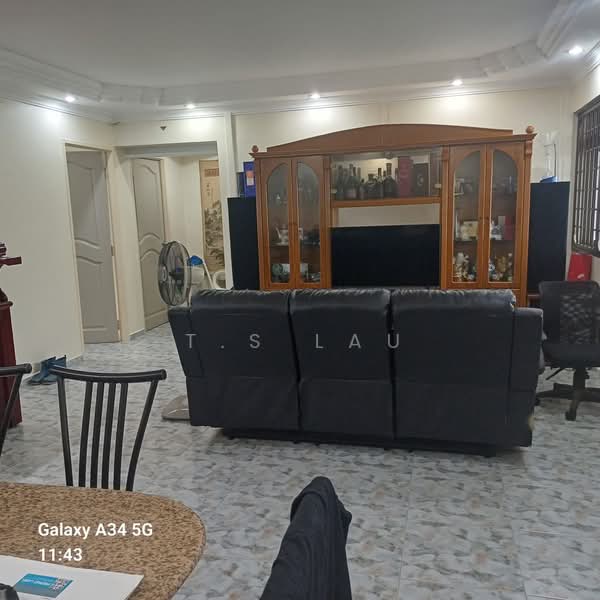 154 Jalan Teck Whye, 154 Jalan Teck Whye, 3 Bedrooms, 1,076 sqft, HDB Flat For Sale, by T.S Lau, 500201276 - Living Room - PropertyGuru.com.sg