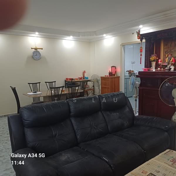 154 Jalan Teck Whye, 154 Jalan Teck Whye, 3 Bedrooms, 1,076 sqft, HDB Flat For Sale, by T.S Lau, 500201276 - Living Room - PropertyGuru.com.sg