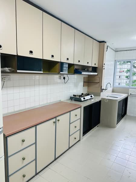 114 Hougang Avenue 1, 114 Hougang Avenue 1, 2 Bedrooms, 732 sqft, HDB Flat For Sale, by Desiree Ang, 500201284 - Kitchen - PropertyGuru.com.sg