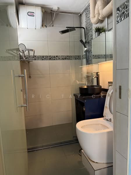 11 Saint George's Road, 11 Saint George's Road, 3 Bedrooms, 904 sqft, HDB Flat For Sale, by Eric Tay CK, 500201287 - Bathroom - PropertyGuru.com.sg