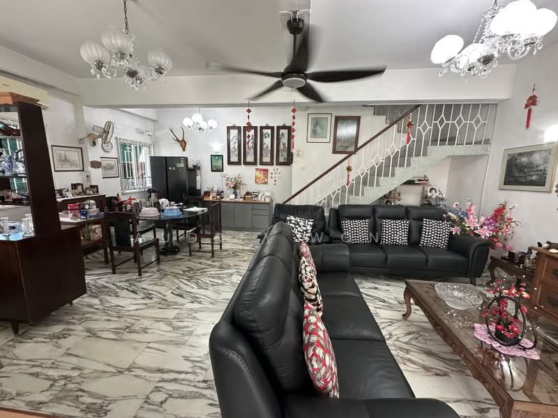 Original 2 Storey Semi-D @ FREEHOLD SEMI-D @ CAPITOL PARK, Jalan Unggas, Jalan Tempua, Capitol Park, 5 Bedrooms, 3,000 sqft, Semi-Detached House For Sale, by Audrey Wong, 500201290 - Living Room - PropertyGuru.com.sg