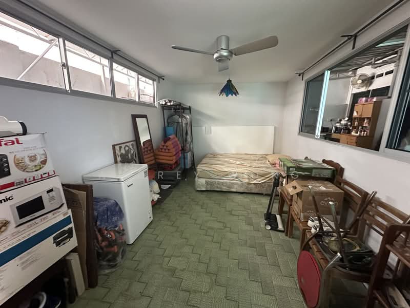 Original 2 Storey Semi-D @ FREEHOLD SEMI-D @ CAPITOL PARK, Jalan Unggas, Jalan Tempua, Capitol Park, 5 Bedrooms, 3,000 sqft, Semi-Detached House For Sale, by Audrey Wong, 500201290 - Bedroom - PropertyGuru.com.sg