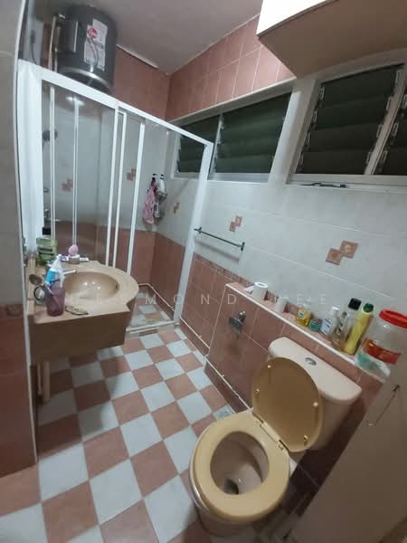 535 Serangoon North Avenue 4, 535 Serangoon North Avenue 4, Room Rental, 150 sqft, HDB Flat For Rent, by Desmond Lee, 500201317 - Bathroom - PropertyGuru.com.sg