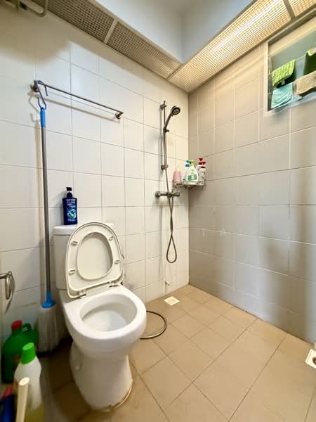 178A Rivervale Crescent, 178A Rivervale Crescent, 3 Bedrooms, 1,001 sqft, HDB Flat For Sale, by Roland Tai, 500201327 - Bathroom - PropertyGuru.com.sg