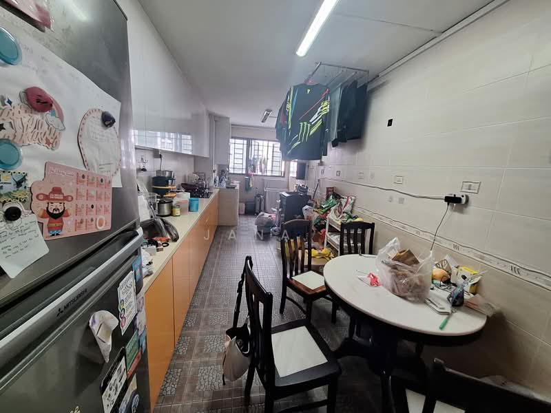 363 Bukit Batok Street 31, 363 Bukit Batok Street 31, 3 Bedrooms, 1,012 sqft, HDB Flat For Sale, by Jana ., 500201354 - Kitchen - PropertyGuru.com.sg