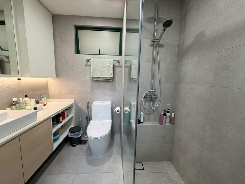 Hillview Heights, 29A Hillview Avenue, 2 Bedrooms, 990 sqft, Condominium For Sale, by Kavin Kuah, 500201356 - Bathroom - PropertyGuru.com.sg