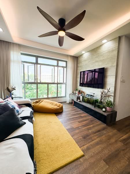 460 Segar Road, 460 Segar Road, 3 Bedrooms, 1,001 sqft, HDB Flat For Sale, by Multazam Shah, 500201364 - Living Room - PropertyGuru.com.sg