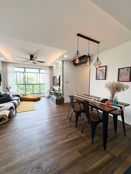 460 Segar Road, 460 Segar Road, 3 Bedrooms, 1,001 sqft, HDB Flat For Sale, by Multazam Shah, 500201364 - Living Room - PropertyGuru.com.sg