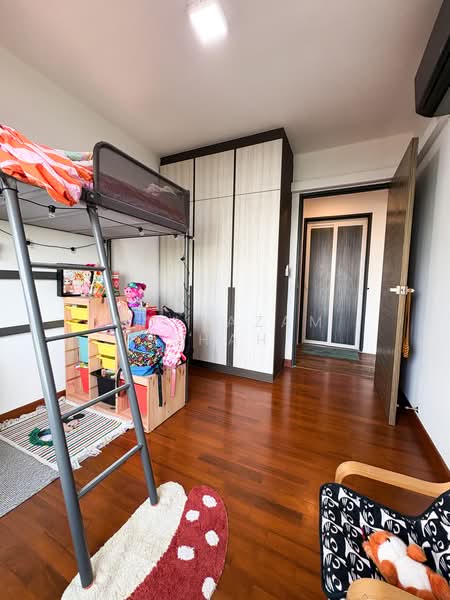 460 Segar Road, 460 Segar Road, 3 Bedrooms, 1,001 sqft, HDB Flat For Sale, by Multazam Shah, 500201364 - Bedroom - PropertyGuru.com.sg