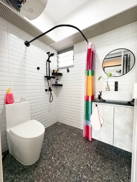 460 Segar Road, 460 Segar Road, 3 Bedrooms, 1,001 sqft, HDB Flat For Sale, by Multazam Shah, 500201364 - Bathroom - PropertyGuru.com.sg