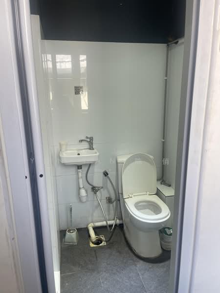 Haji Lane, Haji Lane, Beach Road / Bugis / Rochor, 250 sqft, Shop / Shophouse For Rent, by Lynn Tan 陈 俏 霖, 500201367 - Bathroom - CommercialGuru.com.sg