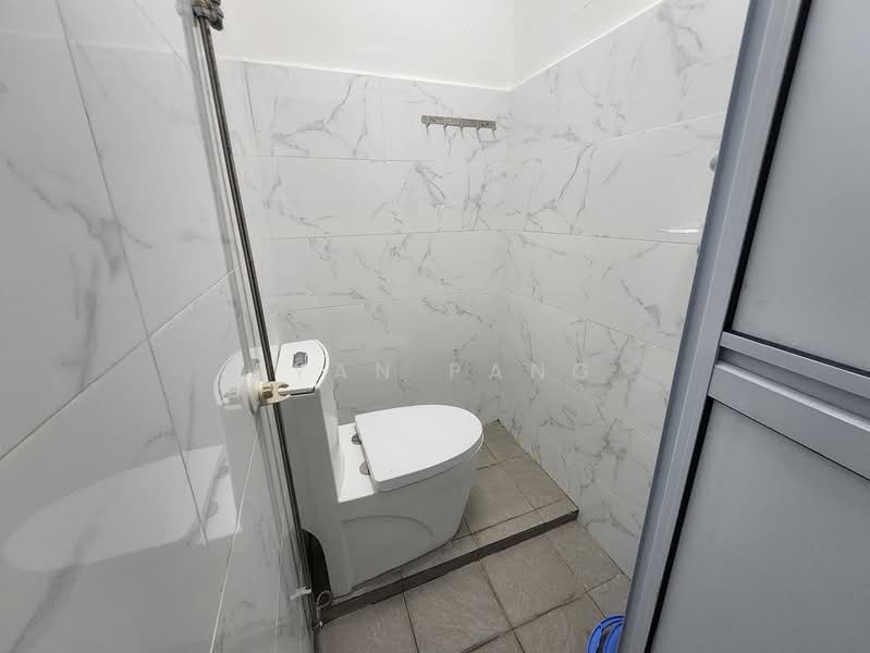 844 Sims Ave - Convenience Shop for Takeover, 844 Sims Avenue, 800 sqft, Shop / Shophouse For Rent, by Ryan Pang, 500201369 - Bathroom - CommercialGuru.com.sg
