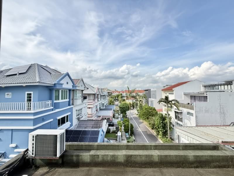 Elevated, 3sty Corner Terrace, 4000sqf land, Convenient, Bright, Unblock, Serangoon Estate, Kovan Estate, 5 Bedrooms, 2,620 sqft, Corner Terrace For Sale, by Alex Ng, 500201370 - Exterior - PropertyGuru.com.sg