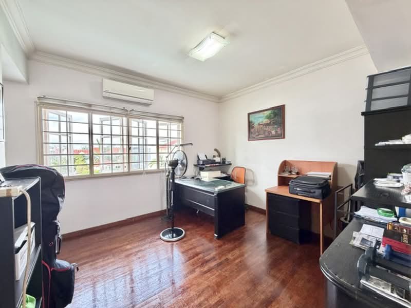 Elevated, 3sty Corner Terrace, 4000sqf land, Convenient, Bright, Unblock, Serangoon Estate, Kovan Estate, 5 Bedrooms, 2,620 sqft, Corner Terrace For Sale, by Alex Ng, 500201370 - Study - PropertyGuru.com.sg