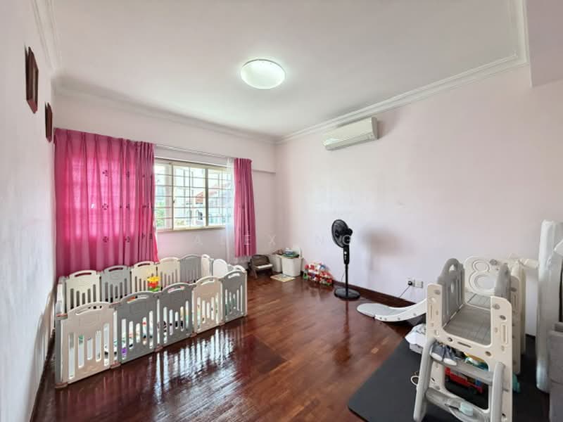 Elevated, 3sty Corner Terrace, 4000sqf land, Convenient, Bright, Unblock, Serangoon Estate, Kovan Estate, 5 Bedrooms, 2,620 sqft, Corner Terrace For Sale, by Alex Ng, 500201370 - Living Room - PropertyGuru.com.sg