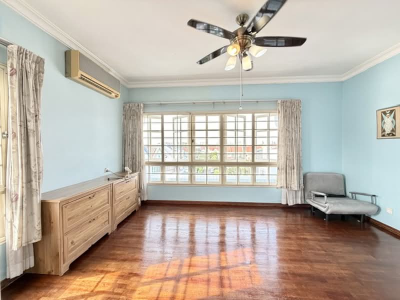 Elevated, 3sty Corner Terrace, 4000sqf land, Convenient, Bright, Unblock, Serangoon Estate, Kovan Estate, 5 Bedrooms, 2,620 sqft, Corner Terrace For Sale, by Alex Ng, 500201370 - Living Room - PropertyGuru.com.sg