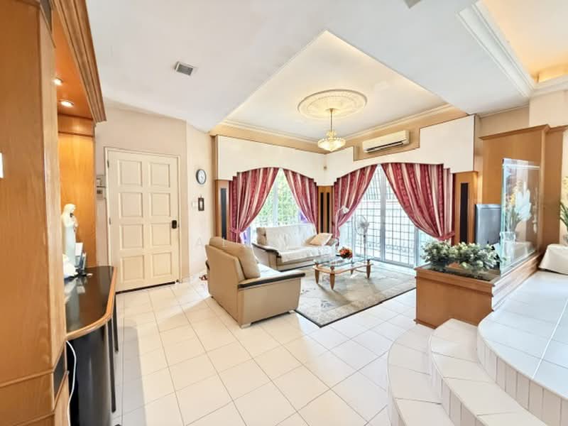 Elevated, 3sty Corner Terrace, 4000sqf land, Convenient, Bright, Unblock, Serangoon Estate, Kovan Estate, 5 Bedrooms, 2,620 sqft, Corner Terrace For Sale, by Alex Ng, 500201370 - Living Room - PropertyGuru.com.sg