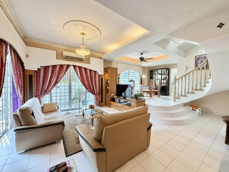 Elevated, 3sty Corner Terrace, 4000sqf land, Convenient, Bright, Unblock, Serangoon Estate, Kovan Estate, 5 Bedrooms, 2,620 sqft, Corner Terrace For Sale, by Alex Ng, 500201370 - Living Room - PropertyGuru.com.sg