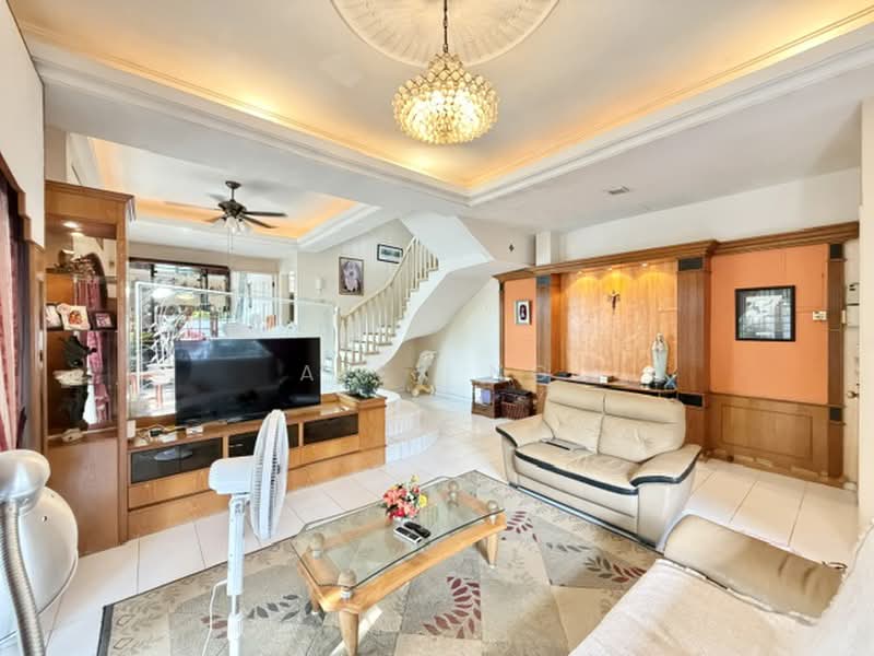 Elevated, 3sty Corner Terrace, 4000sqf land, Convenient, Bright, Unblock, Serangoon Estate, Kovan Estate, 5 Bedrooms, 2,620 sqft, Corner Terrace For Sale, by Alex Ng, 500201370 - Living Room - PropertyGuru.com.sg