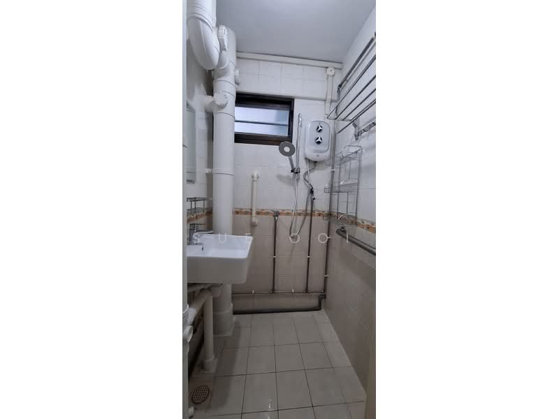 44 Sims Drive, 44 Sims Drive, Room Rental, 100 sqft, HDB Flat For Rent, by Sue Ooi, 500201374 - Bathroom - PropertyGuru.com.sg