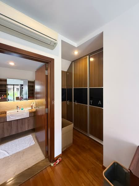 Eleven @ Holland, 11 Holland Link, 5 Bedrooms, 3,735 sqft, Cluster House For Sale, by Gabriel Tan, 500201389 - Bathroom - PropertyGuru.com.sg