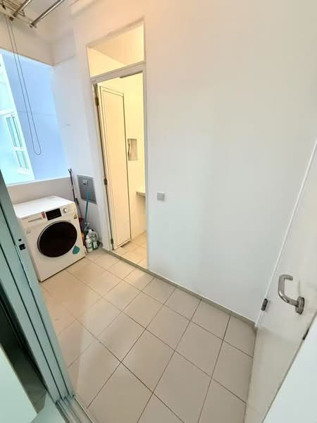 The Metropolitan Condominium, 8 Alexandra View, Room Rental, 152 sqft, Condominium For Rent, by Zhenglin Ling, 500201391 - Balcony - PropertyGuru.com.sg