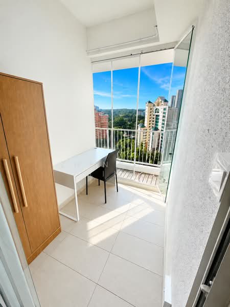 The Metropolitan Condominium, 8 Alexandra View, Room Rental, 152 sqft, Condominium For Rent, by Zhenglin Ling, 500201391 - Balcony - PropertyGuru.com.sg