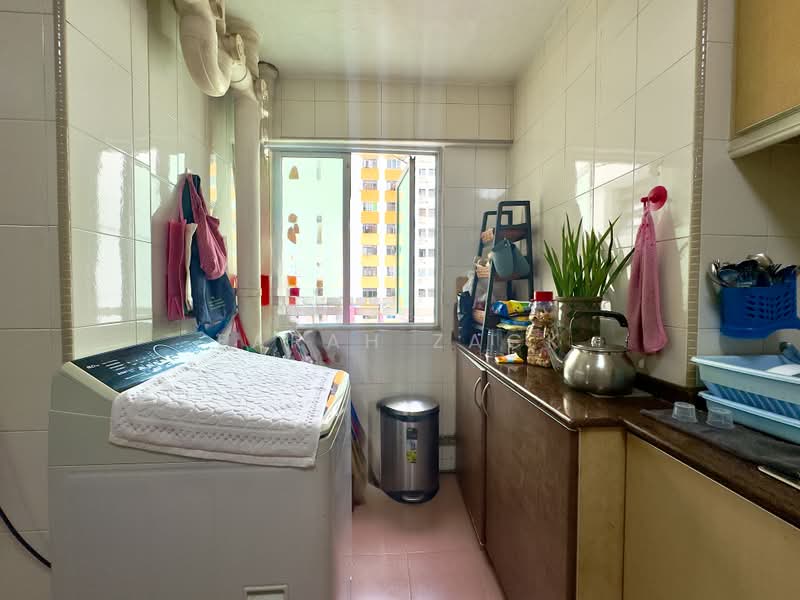 14 Ghim Moh Road, 14 Ghim Moh Road, 3 Bedrooms, 1,281 sqft, HDB Flat For Sale, by Farah Zack, 500201395 - Kitchen - PropertyGuru.com.sg