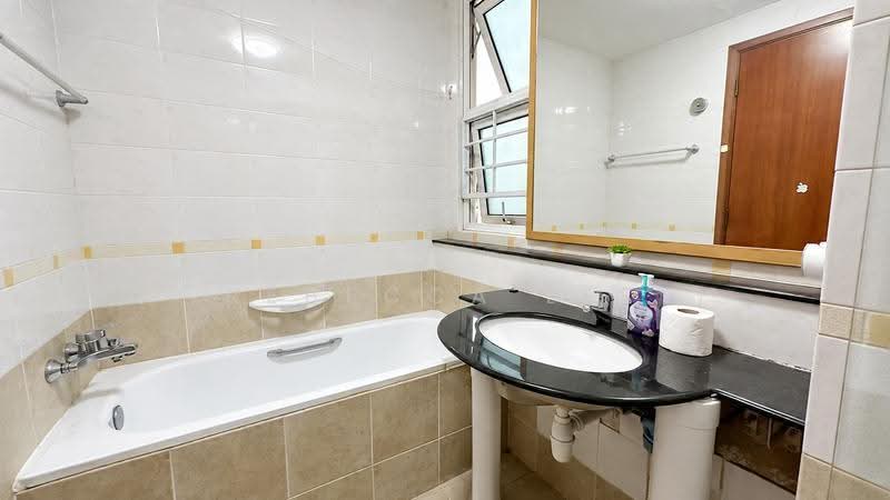 The Floravale, 228 Westwood Avenue, Boon Lay / Jurong / Tuas, Room Rental, 200 sqft, Executive Condominium For Rent, by Rebecca Lee, 500201407 - Bathroom - PropertyGuru.com.sg