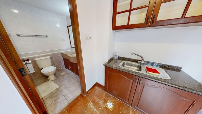 Kew Residencia, Kew Crescent, 4 Bedrooms, 2,540 sqft, Terraced House For Sale, by Joseph Khoo, 500201408 - Junior Master Kitchenette/Bath - PropertyGuru.com.sg