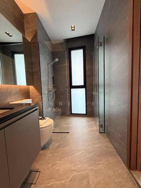 FREEHOLD 3 Storey Inter Terrace! With Attic and Lift! BRAND NEW!!, , 5 Bedrooms, 1,771 sqft, Terraced House For Sale, by Evonne Seow, 500201432 - Bathroom - PropertyGuru.com.sg