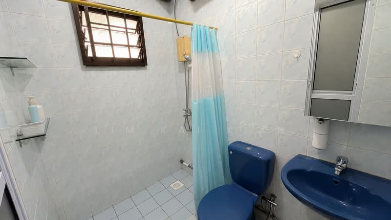 Blk 952 Hougang Ave 9, Hougang Ave 9, 3 Bedrooms, 1,076 sqft, HDB Flat For Sale, by Lim Kai Xian, 500201434 - Bathroom - PropertyGuru.com.sg